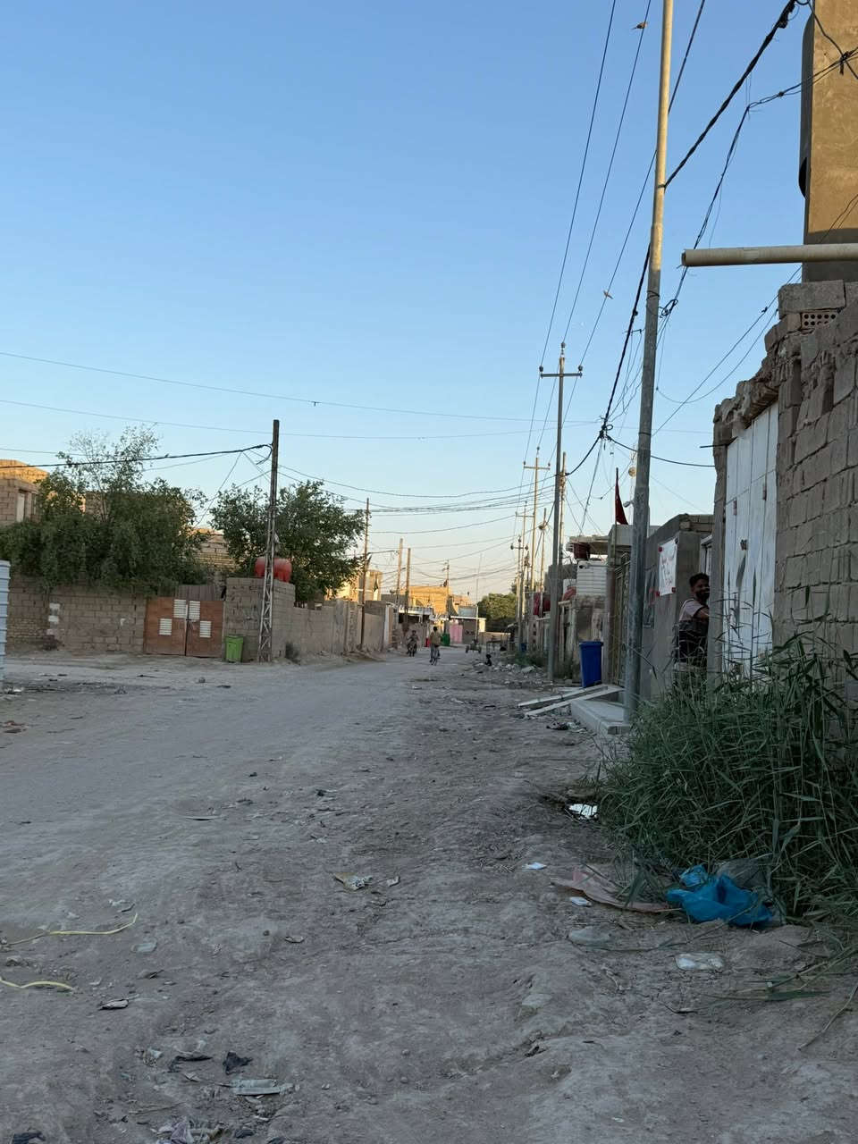 السلام عليكم 
دار للبيع طابو صرف مساحه 165م 
تجاري على الشارع المؤدي الى مدرسه الوقف الشيعي 
يحتوي على محل ايضا ومشتملات 2
 حي الزهراء مقابيل المتزه قرب المدرسه 

مكلف بالنشر / للأستفسار /. ***********
