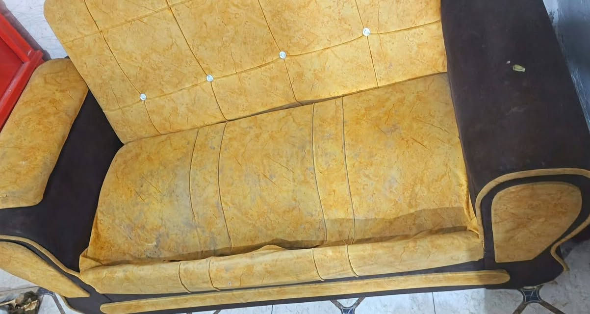 للبيع 
طخم قنفات خمس قطع  2اكبار وحده وصط و2 صغير  مستعمل للبيع  بحاجه الى تصليح  شوف العين  سعره 125  واتساب فقط  *********** 
ذي قار سوق الشيوخ.
