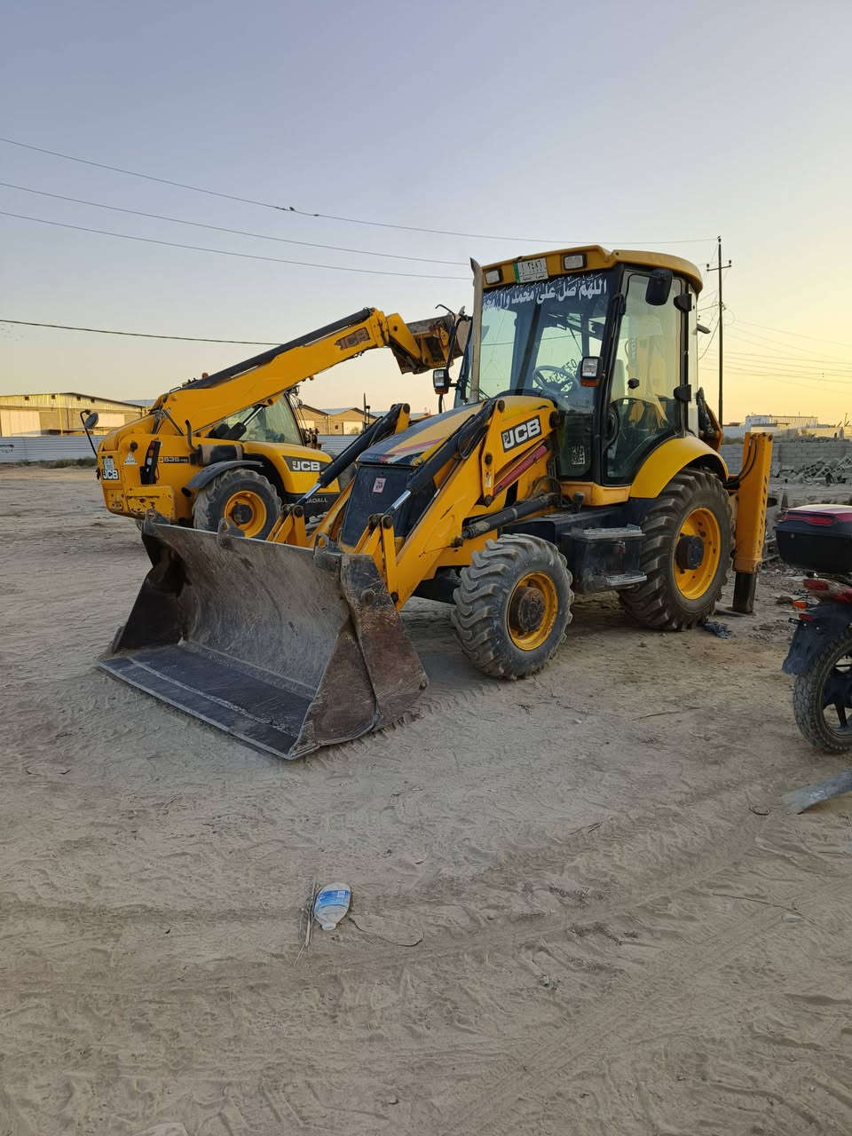 سلام عليكم JCB للبيع 2008 مكفولة كير محرك اكاسل تخم تاير جديد مكفولة من كلشي مكان بغداد تاجي  الاستفسار على الرقم ***********

