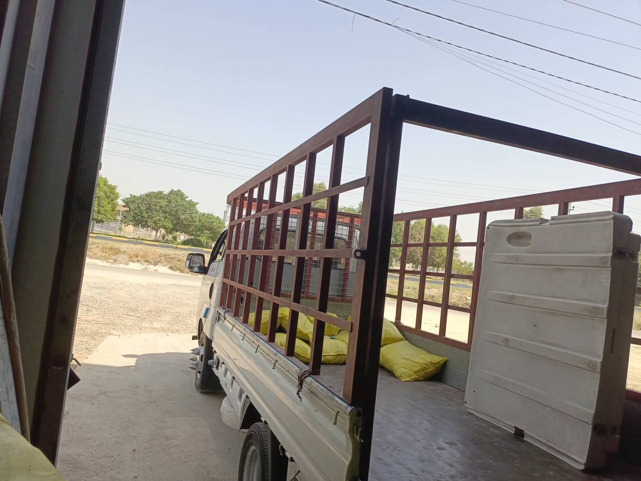 محجر كيا فحل للبيع محجر جديد حديد ثقيل ومرتب خفيف على سياره بدون شبجه السعر ٣٠٠ وبي مجال عنوان كربلاء طويريج ***********..***********
