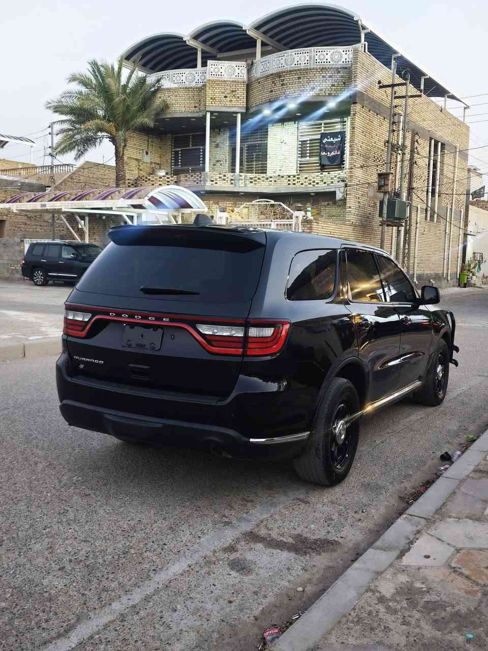 دوج دورنكو pursuit
موديل2024 
حرة بدون رقم بأسمي
 محرك ستة سلندر 3.6
ماشية 11 الف ميل 
حادثها جاملغ وبيبان ثنين موضح بالصور بدون دواخل 
تبديل بيبان ثنين وجاملغ اصلي نفس اللون 
بدون ايرباك بدون صبغ 
صور الحادث بالمنشور
فور ويل 
كير تعليك 
تخم تاير برجستون اصلي مال شركة 
شاشة وكامرا دوارة 
حساسات خلفية 
رادار جانبي 
هيترات بالمري 
5 راكب 
بصمة 
لايت زنون بلادي 
شاشة كار بلاي
السيارة جاهزة 100‎%‎ موجودة بالعمارة وهذا رقمي 
***********
