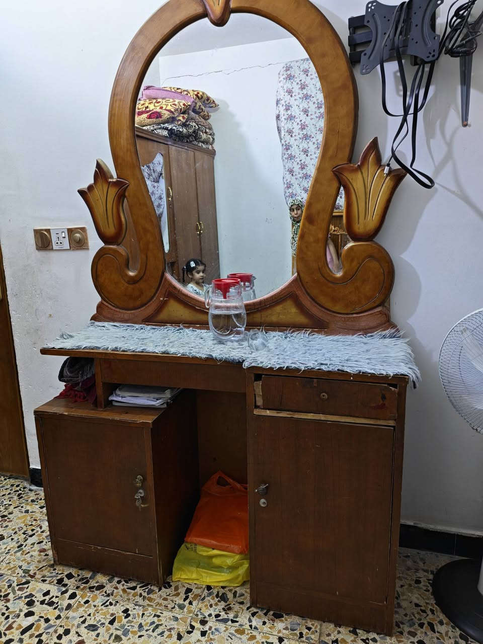 كنتور  تسكام وميز مراية و زاوية ملابس للبيع السعر 150
المكان النجف  النداء 
***********
