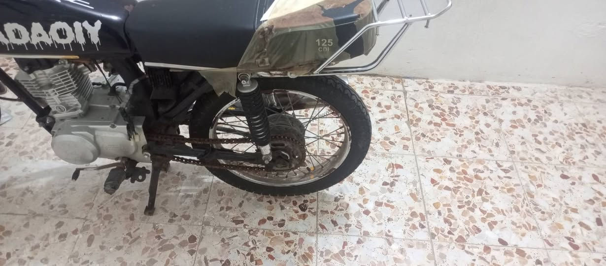 يالله السلام عليكم 
دراجتين للبيع 
اثنينهن كلك  مكوفولات من السرقه 
وحده بيه مكينه اصلي سيجي نامه 
وثانيه المكينه السوده ارشه بلادي 2016  السعر اثنينهن ب700 وبيهن مجال او تريد تاخذ وحده هم عادي 
***********
واسط قضاء الموفقيه
