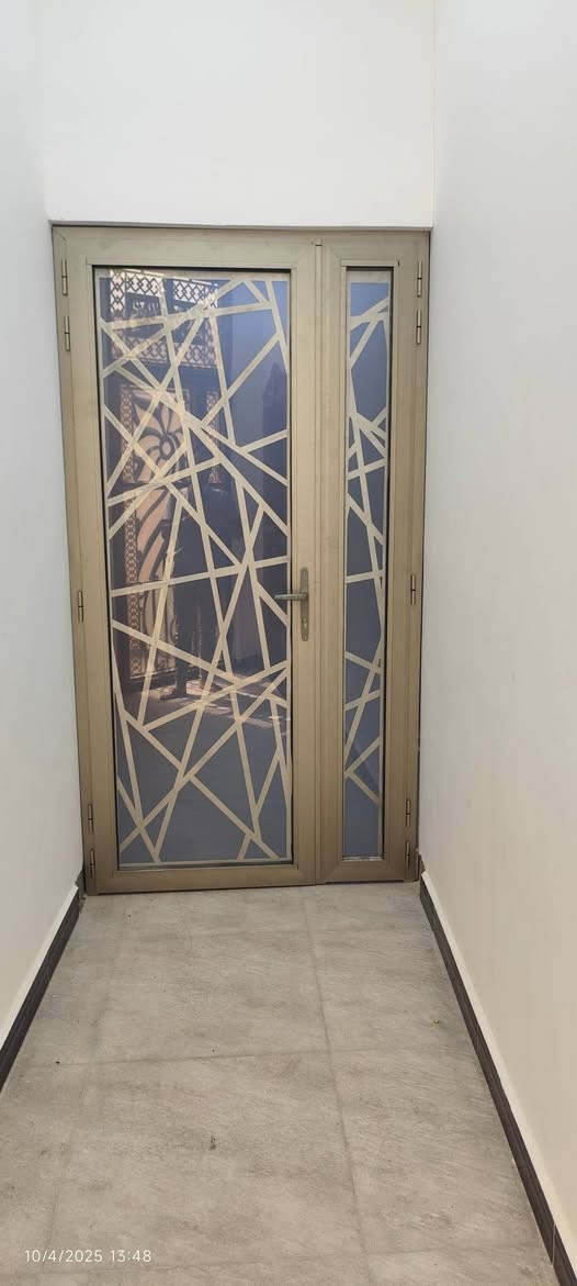 🏠 بيت للبيع – فرصة ممتازة للسكن والاستثمار 🏠
📍 الموقع: نهر خوز – شارع الطريزاوية
📐 المساحة: 150 متر
📜 السند: طابو زراعي، سند 25 سهم، باسمي
🏡 البيت يتكون من: • غرفتين نوم، كل غرفة 5×4
• صالة
• مطبخ
• ديوانية
• حمامات داخلية وخارجية
• كراج يسع سيارة 🚗
• مجاري البيت مأسسه كامله على النهر حتى ماي المطر ميطلع على شارع 
• موقع ممتاز جداً، والجيران طيبين ومحترمين 🤝
💰 السعر: 100 مليون دينار قابل للتفاوض للجادين فقط.
📱 للاستفسار والتواصل: [رقم الهاتف] ***********
⚠️ ملاحظة: البيع مباشر من المالك.
