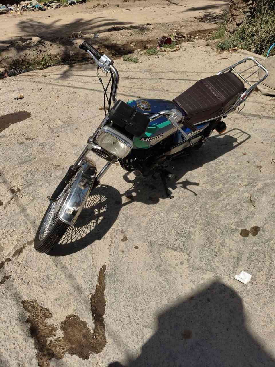 سلام عليكم لبيع دراجه اربعه كير
كهربائيات جاهزه باتري جديد تانكي صفحيات جدد 
تايرات جدد دراجه جاهزه سعر 250 
*********** 
غير متواجد عل فيس
