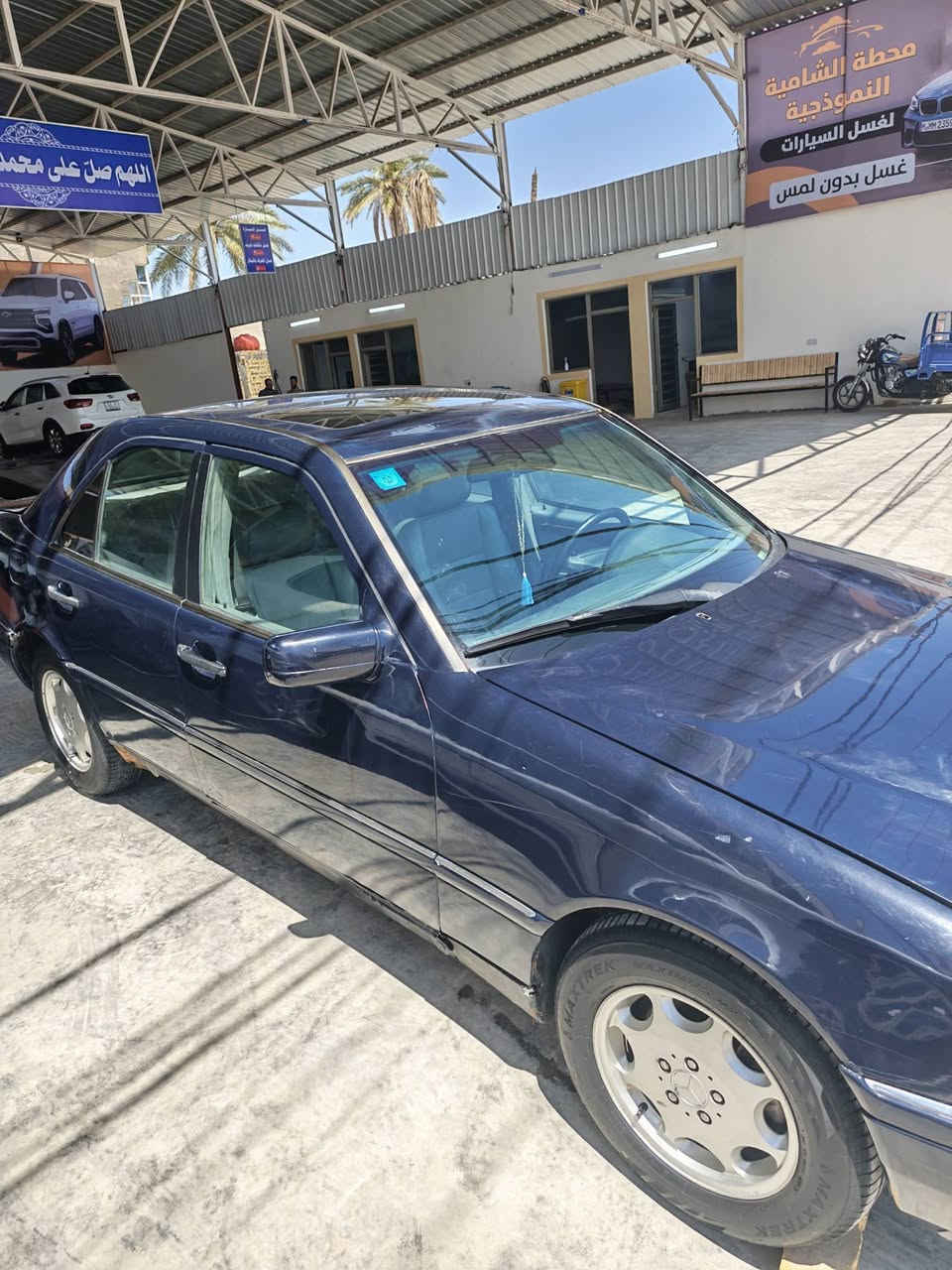 السلام عليكم 
مرسيدس بنز 260
c 6 سلندر
گير و مكينة بلادي 
رقم جديد بغداد 
سعرها 55 
للاستفسار مراسلة الصفحة 
او الاتصال 
***********
