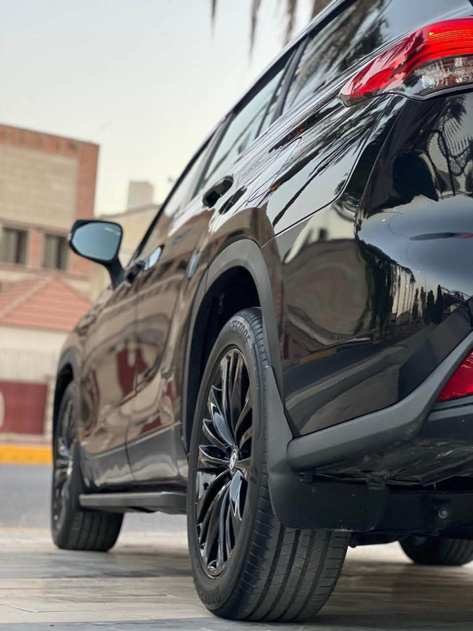 تيوتا هايلندر هايبرد موديل _2023 سعرها 190$ وبي مجال حادثها بجم سونار مرفق بيها قطع موضحة بالسونار فول مواصفات 7 راكب vip جاهزة كير محرك حدادية تبريد 3قطع ثلج اوتو تحكم وسعرها مناسب بالنسبة الخواتها ترايها اطلع للبصرة . رقم بغداد تحويل مباشر . 
مكاني بابل المسيب

