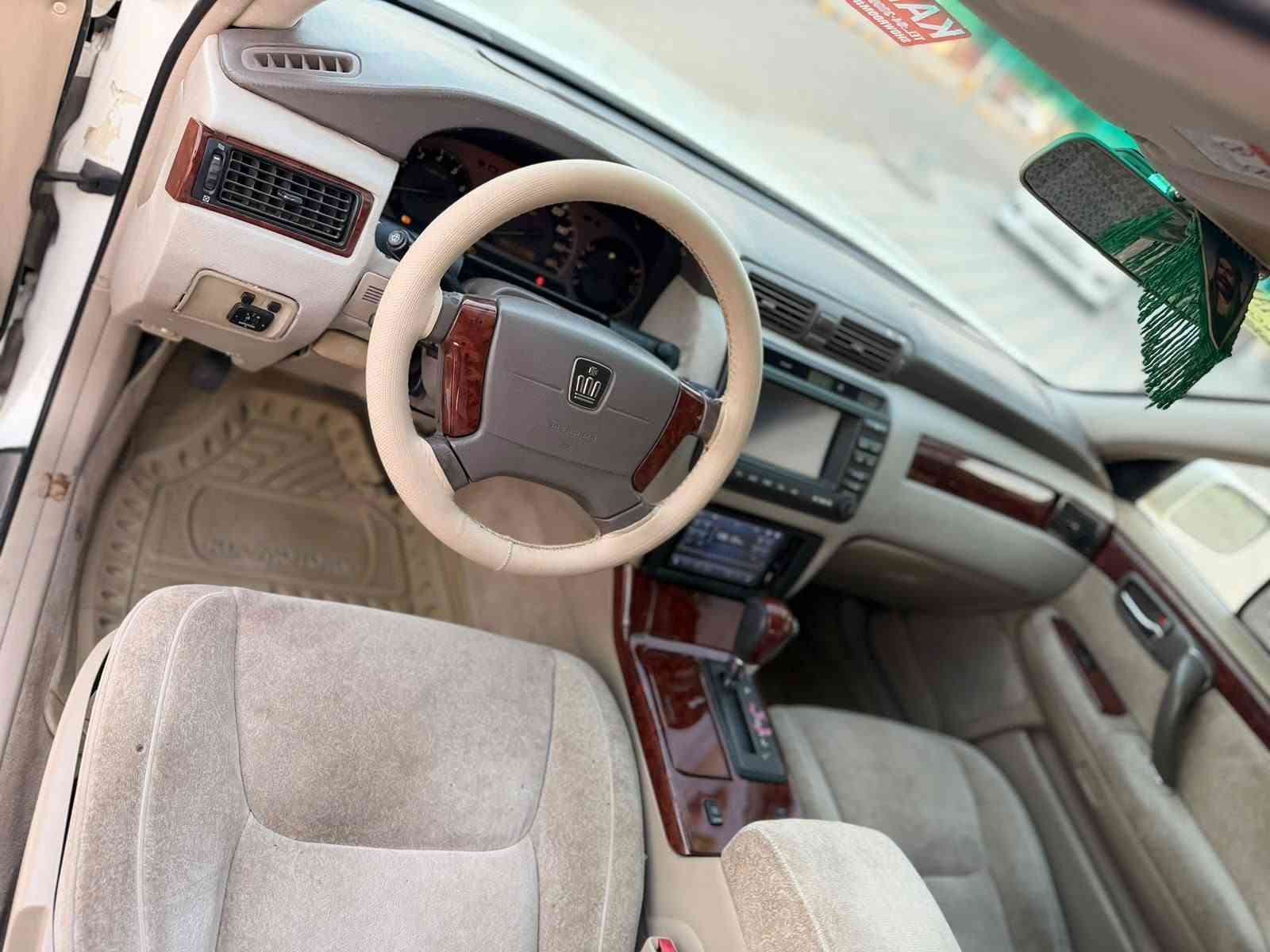 السلام عليكم جنون للبيع موديل 2003 كرستال دكمتين برده خلفيه خضراويه السياره دواخل بيجي  السياره مكينه وكير دي فور الجبير بعدها بلضمان صار خمسه ايام من شديتها حداديه خلي امامي توني مسويها تبريد ثلج تخم تاير جديد رقم بصره تحويل مباشر باسم المشتري السعر 140 $ مكان السياره ذي قار رقم الهاتف ***********
