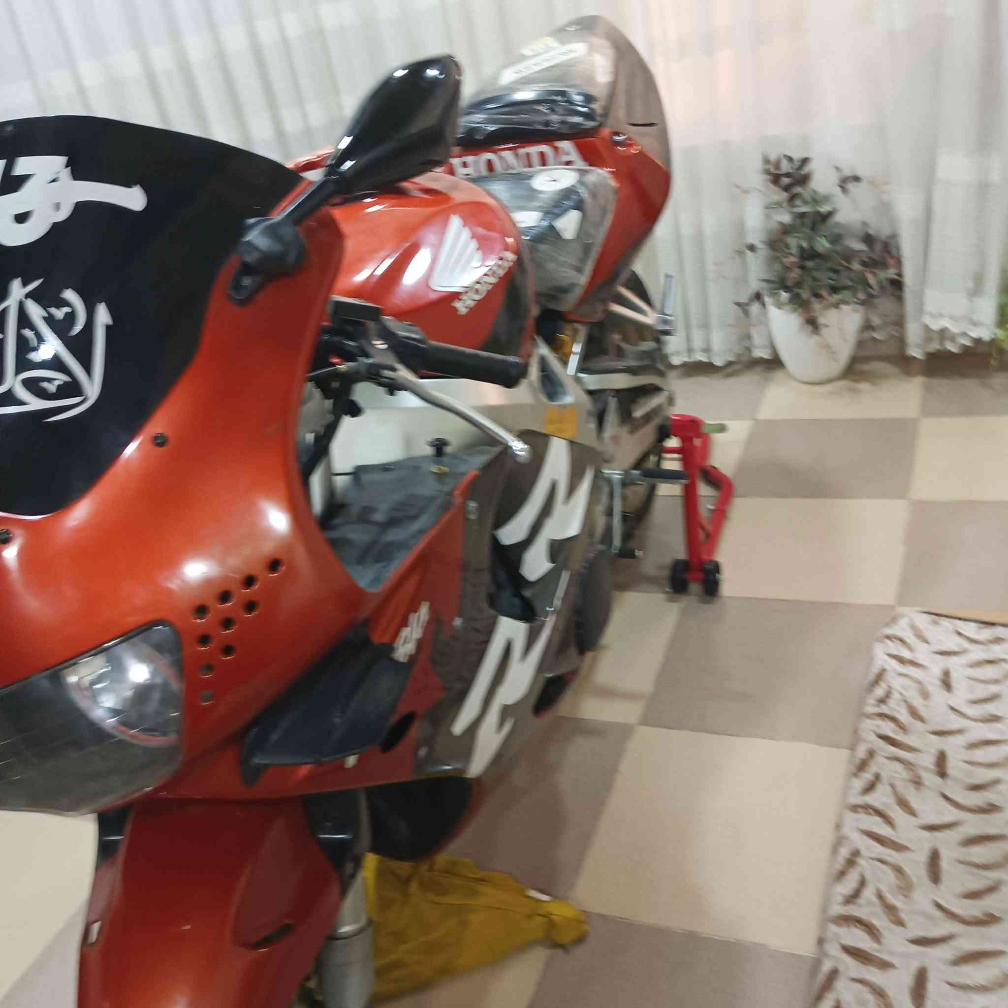 بطح 919 كدام العين نضافه 100/100  كله شرط  بس مره وحده مفتوحه عين وحده  ،يم اسطه دانا ، سعر مليونين ونص قفل الشراي يخابر. *********** كركوك حي العسكري
