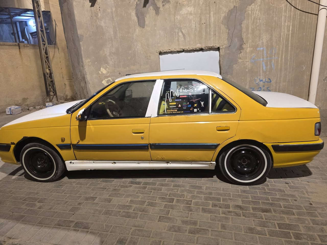 بيجو بارسمعروضه 26 ورقه وبيه شويه مجال الشراي واني خادم على الخاص غير موجود *********** انتصل وتامر واتساب موجود موديل 2015 اصفره ونطيه الك من كلشي  السيارة جاهزه من كير ومكينه وتبريد ثلج خير من الله كبل الشارع متخصر عليه ربع دينار والله العظيم كلشي جديد بيه وتجي وتشوف بعينك
