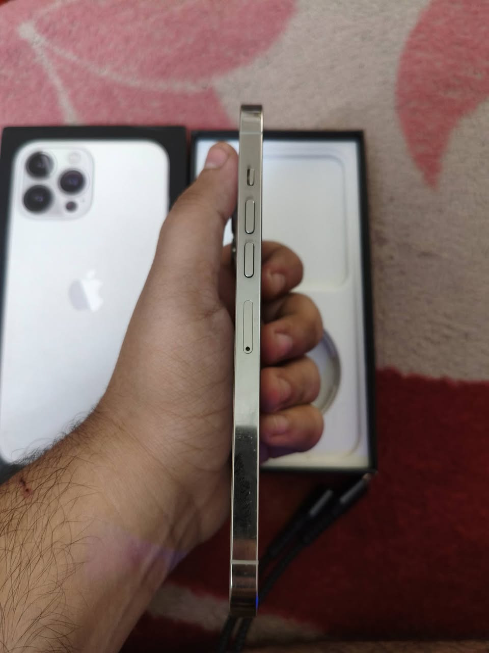 سلام عليكم 13 برو ماكس امريكي بطاريه 80 جهاز مكفول ما مبدل بي شيء كله شغال ما بي خلل ابد مشتري بارحه واليوم اريد ابيعه لين اريد اشتري ريد مجك لين ما اعرف نظامه وسعره 725 قفل ولون ابيض مميز ومكاني بغداد مدينه صدر ورقم *********** اتصال او واتساب متواجد شباب سعر ثابت ربع واحد ما ينزل وعندي توصيل لجميع محافظات العراق فقط بعربون أو تجيلي انته بعد بكيفك

نص مكتوب في الصور:
- ٣:٤١
- حالة البطارية والشحن
- كما هو الحال مع البطاريات القابلة لإعادة الشحن، بطارية الهاتف قابلة للاستهلاك وتصبح أقل فاعلية مع الوقت. معرفة المزيد...
- 80%
- الحد الأقصى للقدرة
- هذا قياس لقدرة البطارية مقارنة بقدرتها عندما كانت جديدة. قد تتسبب القدرة المنخفضة بتقليل ساعات الاستخدام بين عملية الشحن والأخرى.
- أقصى قدرة للأداء
- ستساعد الأنظمة المضمنة في النظام والمكونات في تخفيف آثار الأداء التي قد تلاحظها أثناء التقدم الكيميائي في عمر بطارية iPhone.
- شحن البطارية المحسن
- للحد من استنزاف عمر البطارية، يتعلم الـ iPhone من عادات الشحن اليومية، بحيث ينتظر ولا يتجاوز 80% حتى يحين موعد حاجتك إلى استخدامه.
- حول الأسم iPhone إصدار iOS 26.6 < اسم الطراز iPhone 13 Pro Max رقم الطراز MLEK3LL/A الرقم التسلسلي RW7QXQHJFK الأغاني الفيديوهاّت الصور السعة ٢٥٦ غ.ب. ١٣,٣٣٧ غ.ب. متوفرة 5C:50:D9:DE:1B:99 عنوان Wi-Fi