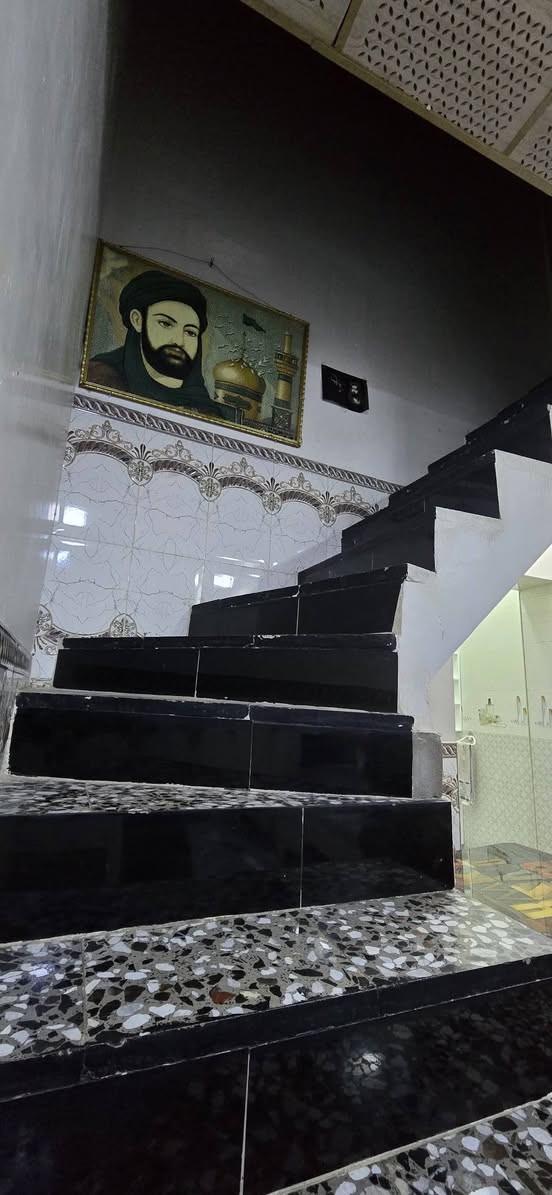 سلام عليكم 
بيت للبيع مساحة 175 متر  - طابو زراعي مشمول بالتطويب 
غرفتين صالة استقبال مطبخ مجمع صحيات + صحيات خارجية اساس وسقف صب نباء طابوق كاشي سيراميك سقف ثانوي 
كوفة علوة الفحل خلف الفلل 
للتواصل مع صاحب البيت \***********
الكاونتر مع البيت
