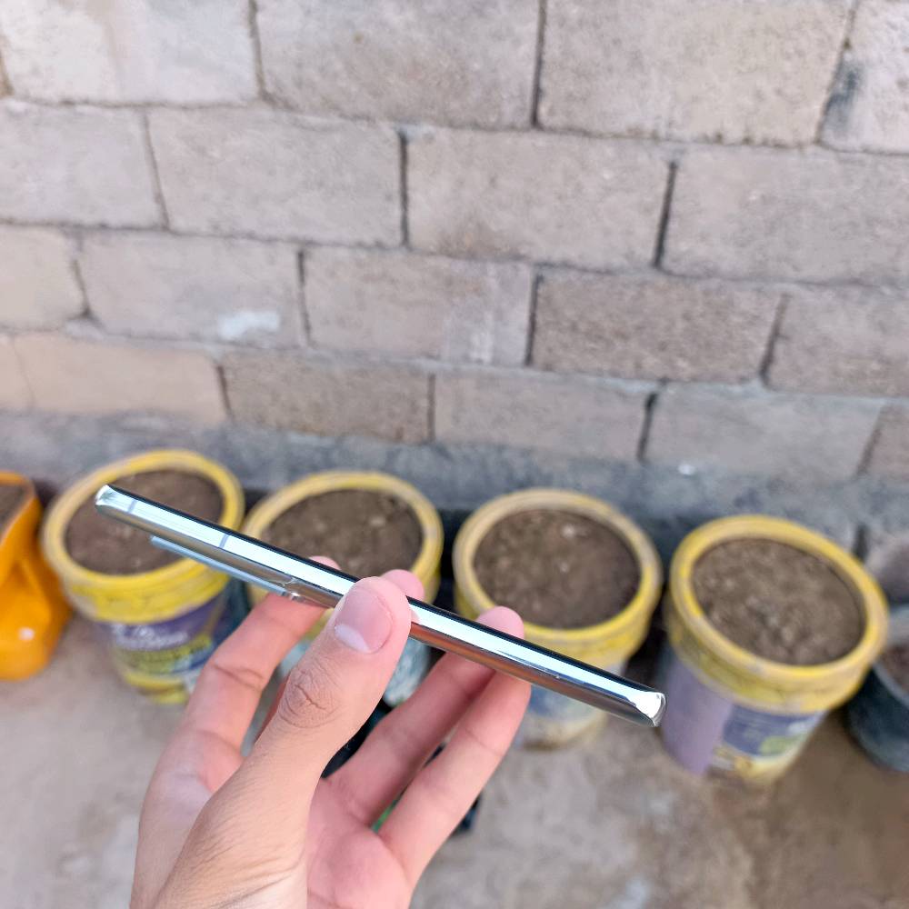 سامسونك S21 الترا 5G
ذاكرة 256 رام 12
معالج قوي يدعم جميع الألعاب 60 فريم و HDR
شاشة 120 هيرتز + بصمة بالشاشة
يدعم الشحن السريع
