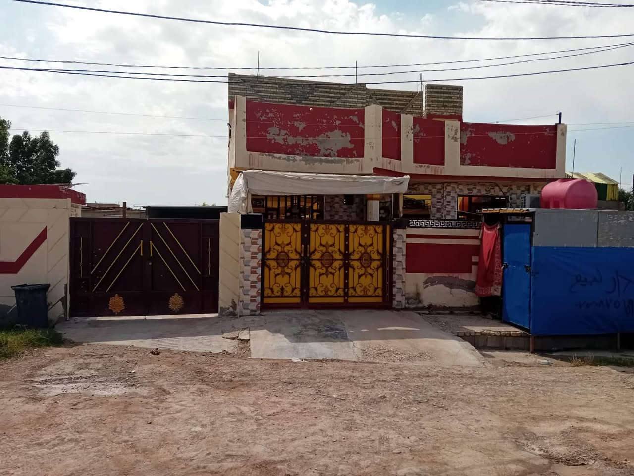 يا الله السلام عليكم
بيت المساحه ٤٠٠متر بناء ٢٠٠او حديقه ٢٠٠
بناء حديث يحتوي ع ٤غرف طابقين الطابق الأرضي يحتوي على
غرفتين نوم او صالة اومطبخ او ستقبال او حمام 
الطابق الثاني غرفتين نوم او صاله او مجمع صحيات 
طرمه جبيره خير من الله شارع الرئيسي ١٠امتار موقعه حلو 
موقعه نزلت الجشعم  
الاستفسار اكثر هاذا رقمي اتصل او بيك خير ودلل ***********
