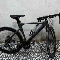 باسكلات رود c700 الرصاصي جديد صارله 3ايام 450 الف قفله الاسود 120 الف ...