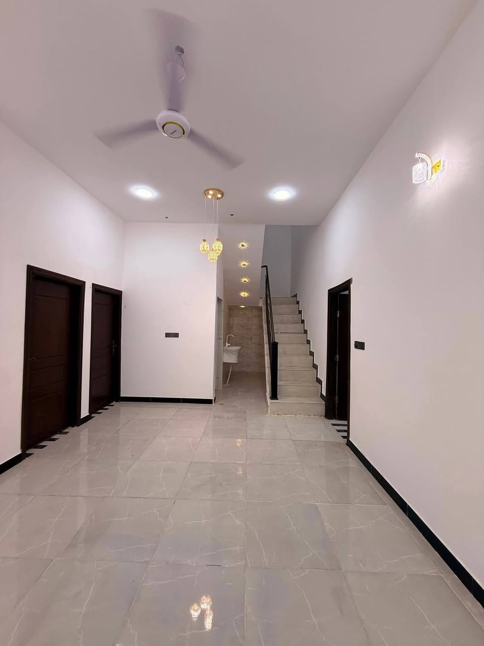 🏠 دار سكن للبيع بمساحه 150متر
 البصره ابو الخصيب طريق سيد حامد 
مقابيل مدينه الاندلس البيت يتكون غرفتين وصاله واستقبال ومطبخ حمامات داخليه وخارجيه طابو زراعي عراقي نموذج 25 
 سعر البيت 82 مليون وبي مجال قابل للتفاوض الاستفسار 📞***********
