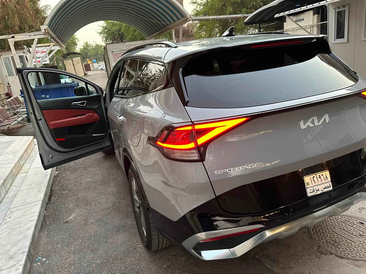 ﷽
للبيع فقط…
كيا سبورتج موديل 2023
                    kia SX-
الموديل : 2023
الون : رصاصي سمنتي  المرغوب
لون الداخل : احمر 
العداد : ٥٩ الف ميل 

فول  مواصفات 
سيارة جديدة
وارد امريكي 
الضرر : جاملغ وبنيد  مبدل  مع تعديل بارد بين الجاملغ والباب الخلفي على كد اقل الشبر  بدون لغد بدون شاصي بدون ايرباك الكل سليم ماعدا الضرر الي ذكرته  
 

مواصفاتها :-
1. محرك 2500 GDi
2. كير 8 نمر
3. بانوراما
4. بصمة : تشغيل - ابواب - صندوك
5. صندوك كهرباء ذكي
6. شاشة كبيرة على طول الدشبول دجتل كامل 
7. كيجات الكترونية متغيرة حسب الوضعيات
8. انظمة القيادة : سبورت - سمارت - نورمال
9. كشنات جلد أحمر
10. كرسي كهرباء فول تحكم مع كشن ميموري 
11. اضواء ترحيب عند الاقتراب مع ترحيب داخلي عند الصعود او المغادرة
12. شحن وايرليس
13. هاند بريك بصمة
14. اوتو هولد
15. كاميرا خلفيه
16. فول رادارات امامية وخلفية وجانبية
17. تحديد مسار ذكي
18. قيادة أليه ذكية
19. نقطة عمياء
20. كروز سرعة
21. تبريد وتدفئة كشنات مع تدفئة ستيرن
22. سستم صوت هارمان كاردون 
23. خزن كشن سائق ميموري وضعيتان
24. اشاير بالمري
25. تشغيل عن بعد
26. شاشة لمس متغيرة لتحكم الميديا او لتبريد
27. ستيرن فول تحكمات

بدون رقم منفيس تترقم جميع المحافظات 
السعر 192 ورقه وبيها مجال بسيط
للستفسار اكثر يرجى الاتصال بلرقم 
***********
