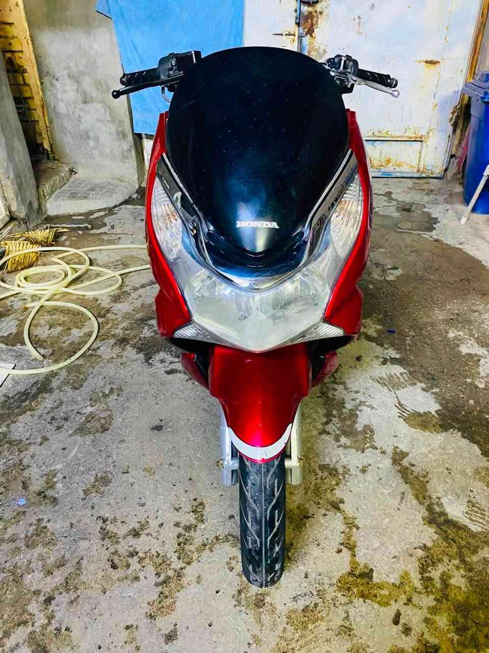 pcx 
الجيل الاول
سعر مليون و١٠٠
مكينه تبخر
***********
