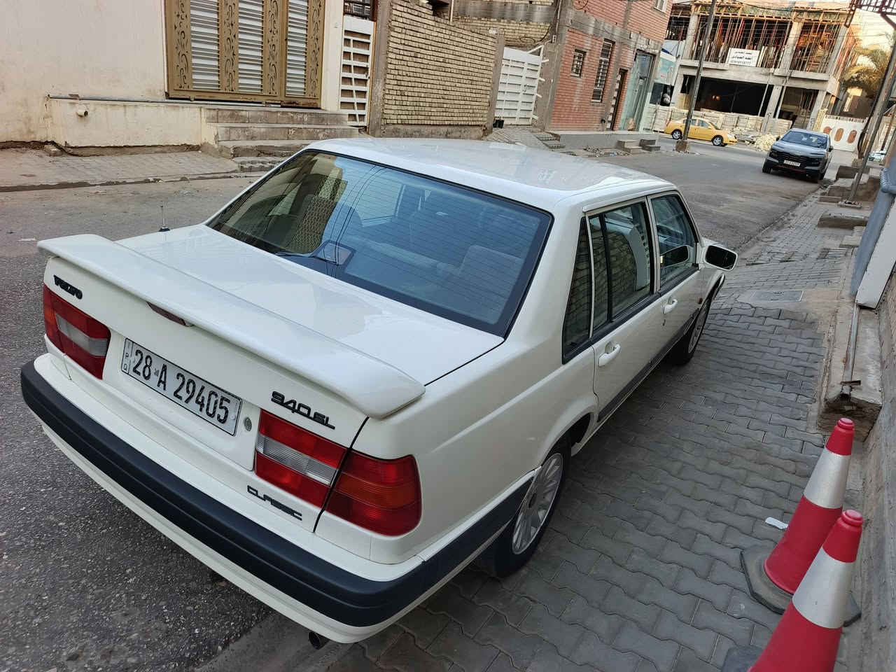 السلام عليكم للبيع فولفو حجم 940 موديل ٩٢ رقم نجف بسمي سنوية مجددة لغاية ٢٠٣١ مكينة كير حدادية تبريد غرفة كلا جديد مكينة توربو  كفالة من الظربة والكص والخياس مكاني النجف الاشرف ***********/***********
