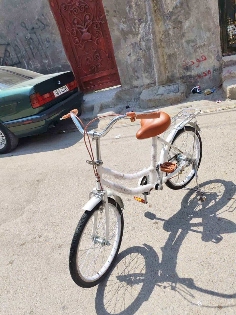 بيسكل بناتي ابيض جديد
ماخذنه محلات ب 85
نهايته ب 70 
بصالحيه
***********
