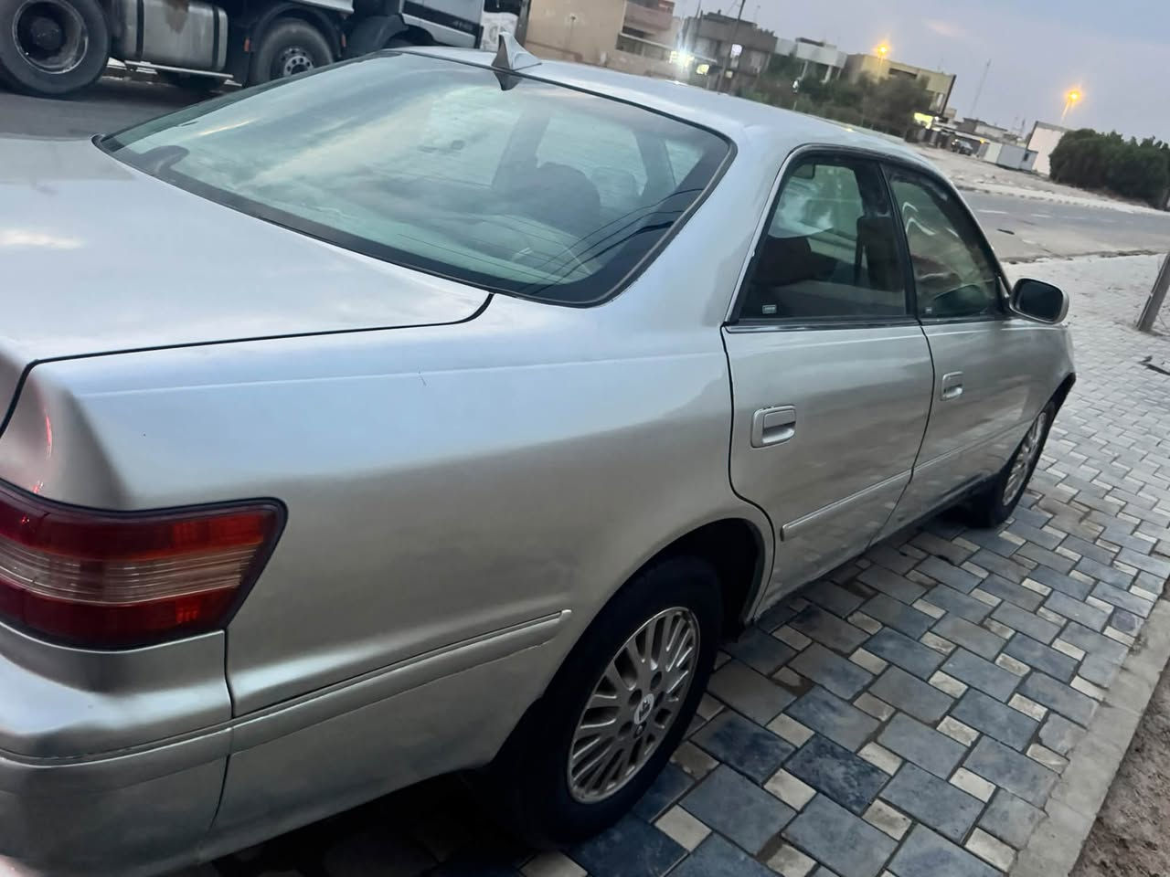 سلام عليكم سيارة مارك مديل 2000  سيارة خير من اللة سيارة من اكلكم مال بيت يعني نضيفة كلش اللهم مصلي سيارة رقم انكليزي باسمي مكفولة من كص من كلشي تحويل ثاني يوم سيارة مكينتهة ون جي سيارة عنوانهة دوانية سعر خاص او على هاذة رقم بي وتساب ***********
