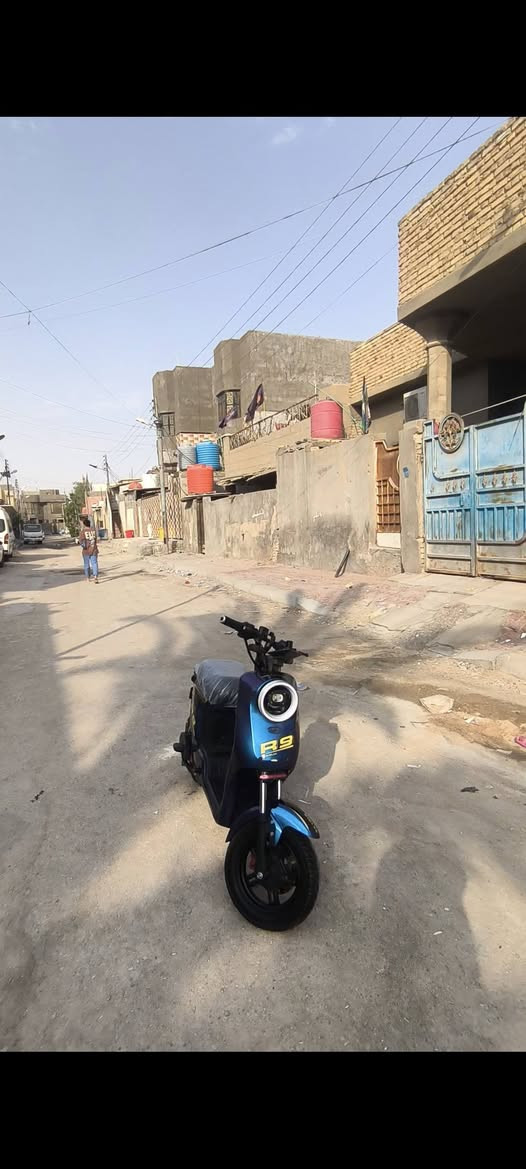 للييع بدون بطاريات بس جسد نضيف كدام عينك وانطيك شاحنة وياه ومرايات وسلة يعني دراجة كاملة بس بدون بطاريات لان هابطات  عنواني بصرة حيانية شارع ستين الرقم *********** والسعر 275 ولحد يصير لوتي بل خاص العب الشبشب على راسه مع احترامي للناس الزينين
