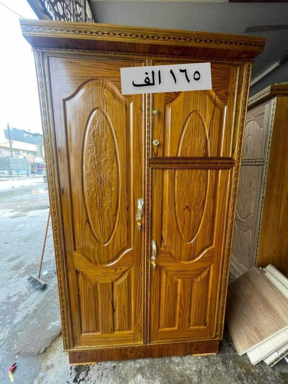 كنتور بابين 165
صاج خارج خشب داخل ضهر جرجوبه ضب براغي فتح وشد 
بغداد الامين الثانية شارع الارامل موجود نقل وشد مجاني بغداد

نص مكتوب في الصور:
- ***********
- ١٦٥ الف