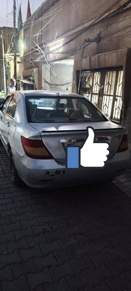 byd f3 2013
مكفوله گير ومحرك 
تخم تايرات 
كهربائيات شغاله
شاشه عرض
طخه بالباب الخلفي ومعمره 
نضيفه رقم بغداد خصوصي
***********

نص مكتوب في الصور:
- n_6rx