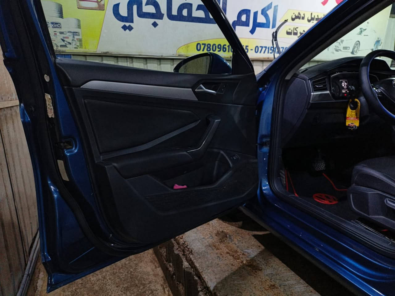السلام عليكم للبيع جيتا موديل ٢٠١٩ كفاله من الصبغ ول حادث ول تبديل داخله كلين السياره جديده فول مواصفات ١/١ السعر ١٣٤ للاستفسار ***********
