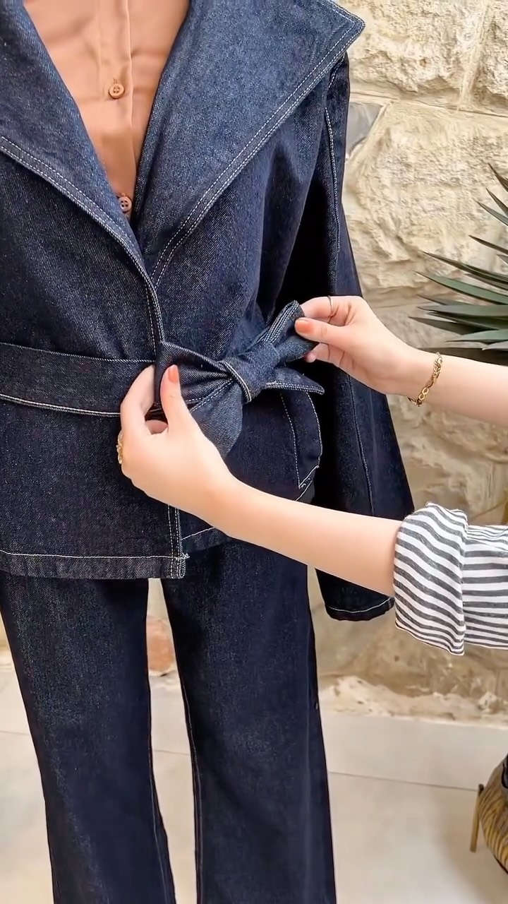 ⁨	DIVA .. للاناقة عنوان✨
متوفر توصيل لجميع محافظات العراق ✔️
‎للحجز وتساب  : ***********
‎العنوان : موصل الزهور قرب مجسر حاملة الجرار مقابل مركز الساعات السويسرية
.
.
.#ملابس #اكسلبور #explorer #موصل #جينز⁩
