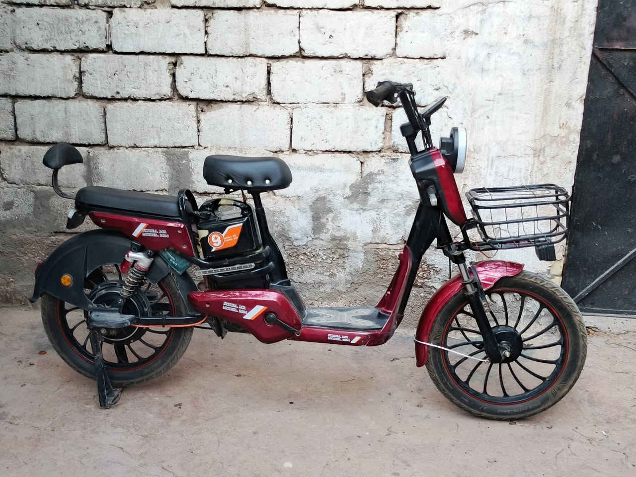 دراجة شحن حجم 20
بطاريات عدد 5
بصمة سويج وكارت تشتغل
سرعة من1-4
كلشي نضيف بيها 
المكان بغداد دورة
الشراي يتصل  واتس ***********
