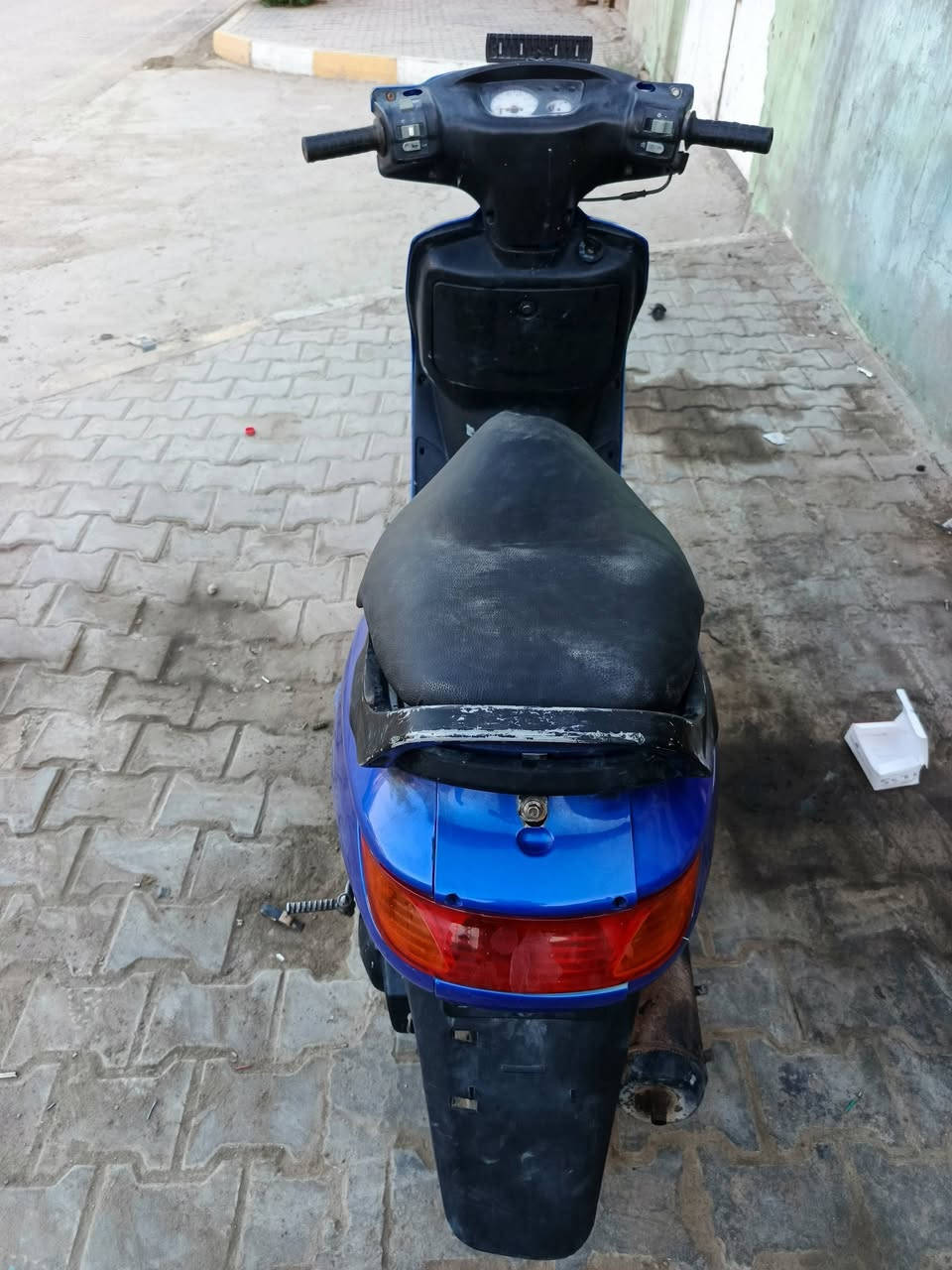 سلام عليكم فراشه للبيع كله شغال سلف لايت هورن قفل جنطه قفل ستيرن  ما ناقصهه برغي حلوه الدراجه اب ٣٠٠ وبيهه مجال بصيط مكاني شاميه صلاحيه ***********
