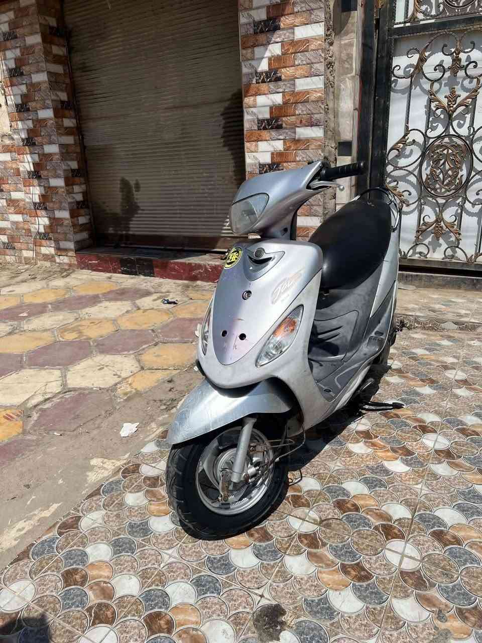 سلام عليكم ماكس منغولي نكره سلف هندر سكنات كلوبات عالي ناصي بك لايت دبلات امامي خلفي كفر اصلي مكينه مفتوحه ولفات فقط نهضه ومعدل ونعومه شرط فول كله شغال مابيها اي نقص.  سعر 500 مكاني ناصريه مركز ***********
