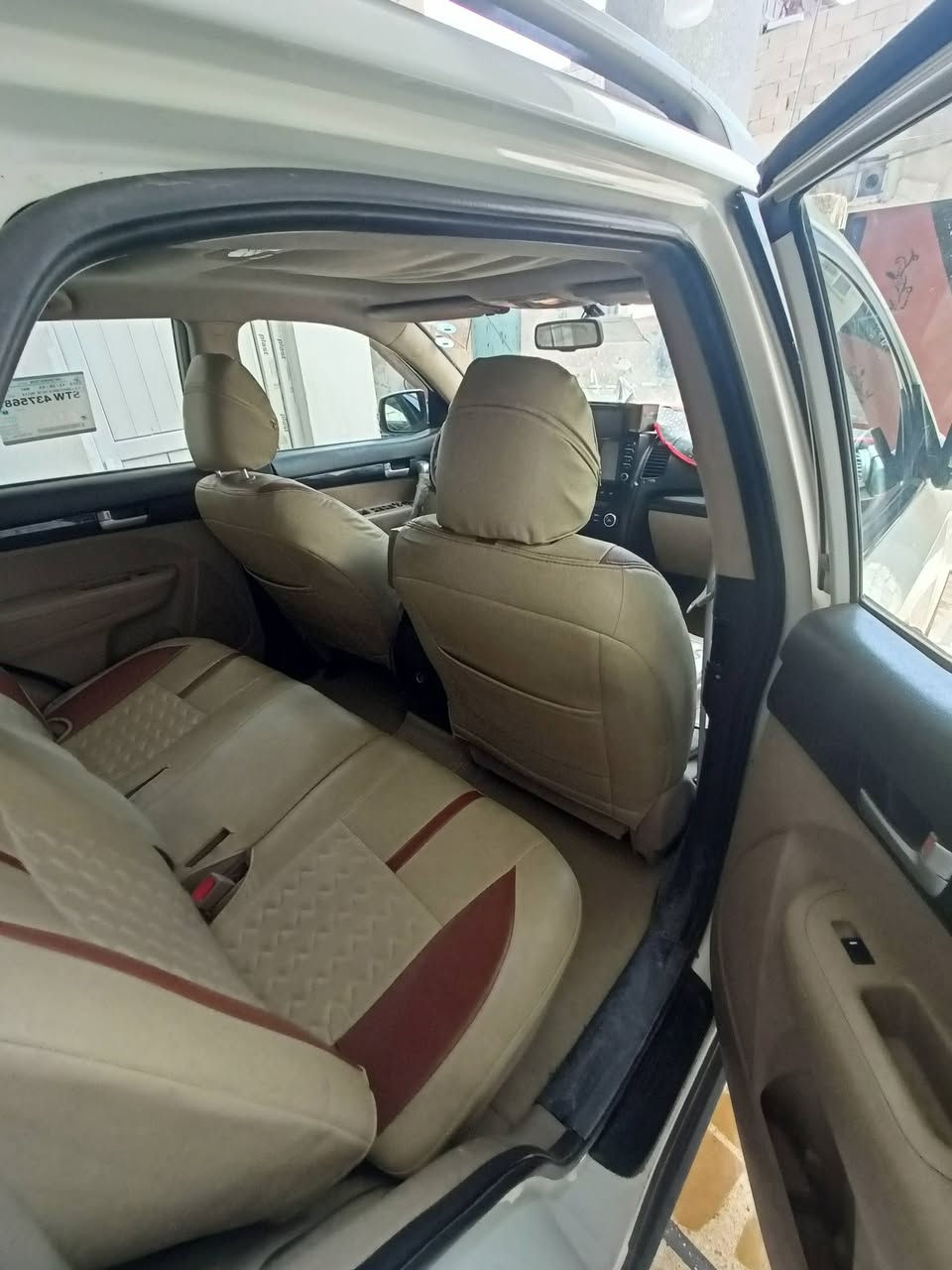 Kia Sorento
كيا سورنتو 2012  فول مواصفات 
بصمه 2 تشغيل +ابواب 
بانوراما 🧩 سقف داخل لونين 
شاشة تاب تبريد 2 قطعه كوري باي كوري
 بلا حادث او  صبغ بارد في مكانات بيها. 
محرك شرط كير شرط  رقم دهوك بسمي 
للاستفسار اكثر *********** 
السعر خاص

