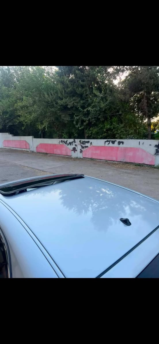 سەرەتا بە ناوی خوای گەورە
توێتا کراون شاهینە
مووس مووس مووس
گێڕو مەکینە گەورەی ١٨٢ سلڤەر
یەک چەمەلەغەی پیشەوەی بۆیاخی ئەوروپایە 
مواسەفات
سێ دووگمە جڵد سڵایت هیتەر 
ساج سووری ناو ڕەش 
سەیارەکە یادی ٥٠ ساڵەیە 
سەیارەکە زۆر زۆر جوانە و
سەیارەی ماڵانە سەیارەکە کراوا
بە ٢٠٠٧ 
وێلی وێڵدی دوو سایزی لە سەرە
١٨٤ هەزاری هەقیقی ڕۆیشتوە سەیارەکە 
سەقفی سەیارەکە شووشەیە
سەر دەشبل و ڤۆڕمیگای زۆر جوان و نەشکاوە 
تەبریدی سارد و گەرمی بە شەرت
 سەقفی بۆیاخ نیە بەشەرت
شەنسی کۆسەرە نیە بە شەرت
کەڤەر گۆڕاو نیە بە شەرت 
چرکەو گڵایەک ببەڕە تێر تێر مەسروف کراوە سەیارەکە 
نرخی ٧٢ گڵاو مەجالێکی برایانە 
شوێنم هەلەبجەی تازە 
ژم.
***********

ڕەحمەت و لیبیت هەموو شتێکم نووسیوە جوان بیخوێنۆ ئەم جا تەلەفون بکە لەگەڵ ڕێزدا🥰
