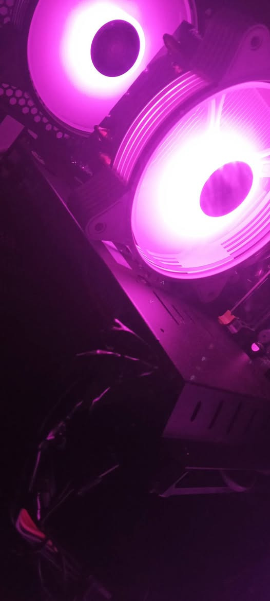 سلام عليكم 
توفر pc gaming 
قطعه مرتبه مواصفات 
معالج e5 2680 v2
رام 16ddr3
بورد x79
كرت شاشه rx 580 8gb 
كيس اسطوري من سما معه 5مراوح متغير بيه رموت +مروحه معالج 
كل هذا ب سعر 330 قفل 
هارد نظام 265ssd 
و لل العاب hdd 256 
***********
فقط كيس
