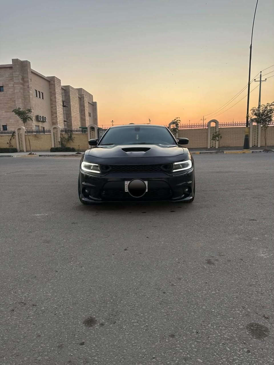 جارجر   2019 GT
الموديل :2019  رقم بغداد الدولي 
اللون : اسود
العداد : ٥٣ الف ميل قابل للزياده
المحرك : V6.  3.6L 
حداديه جديده توني مسويها 
ويل نجمه تو سايز 
دركه رياضي حرف D
 
 
المواصفات :
* نسخه  GT - SUPER TRACK PAK
*نظام sport
*كشنات حضن مخمل اسود وكهرباء
* مصابيح أمامية زنون . 
* كشافات الضباب زنون . 
* المصابيح الأمامية مع LED . 
* حساسات خلفيه
* شاشه كبيرة مع نظام ملاحة نفكيشن GPS .
* كار بلي
* الشاشة مع اوپشنات SRT . 
* تبريد قطعتين
* سستم صوت الپاين .
* ويل قياس 20 انج . 
* تشغيل عن بعد . 
* محدد سرعة . 
* تلفون بلوتوث . 
* كاميرا خلفية .
* مرايا متحسسة للاضاءة العالية .
* كير شفتر بالستيرن . 
* دخول ذكي (بصمة) .
*حجر البيئه موجود

حادث السياره جاملغ وبنيد ايرباك دركه ودشبول وبيها سونار السياره موجود
للاستفسار:واتس ***********
السعر ١٩٠$ وبيها مجال
