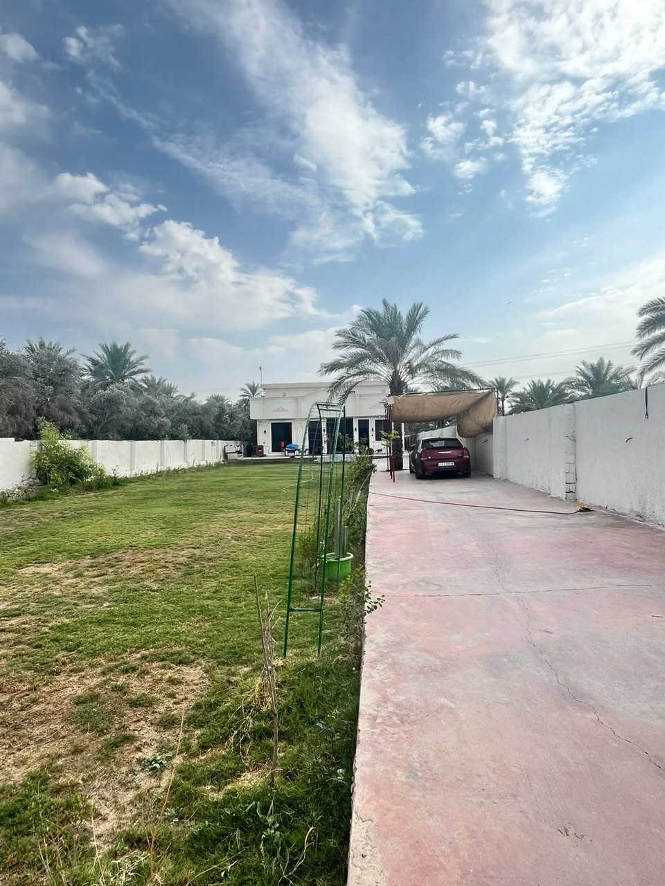 السلام عليكم
للبيع نصف دونم مع بيت مساحة البيت ٢٥٠م

العقار طابو ملك صرف سند ٢٥ مملوك شخص

يتكون من صالة واستقبال مع حمام خارجي للضيوف

واربع غرف نوم ومجمع صحيات وطابق الثاني غرفة نوم

 مع بيتونه كبيرة بناء العقار ٢٠٢٦ بناء جديد متعوب علية

           الموقع التاجي ذراع دجلة شارع بعد معمل الماء الخليج 

        للستفسار الاتصال مع صاحب العقار مباشرا 
                       ((( ***********)))
