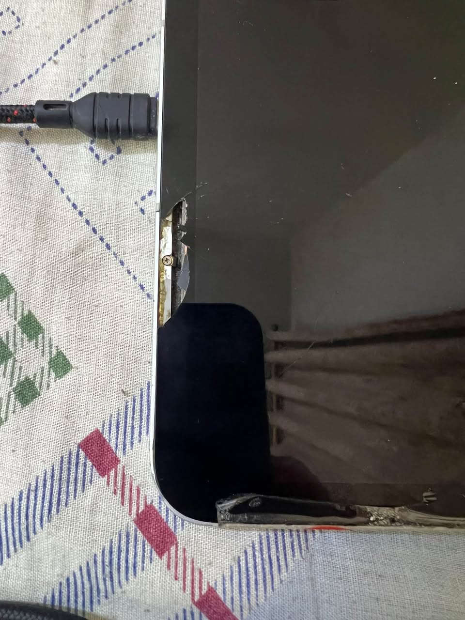 ايباد دعش M2 بي بس هاذ الكسر بل شاشه ومامئثر ابد عل لمس العب بوبجي بي 120 فريم مابي اي مشكله مبدل بي شي مامفتوح ايباد لكطه ب500

