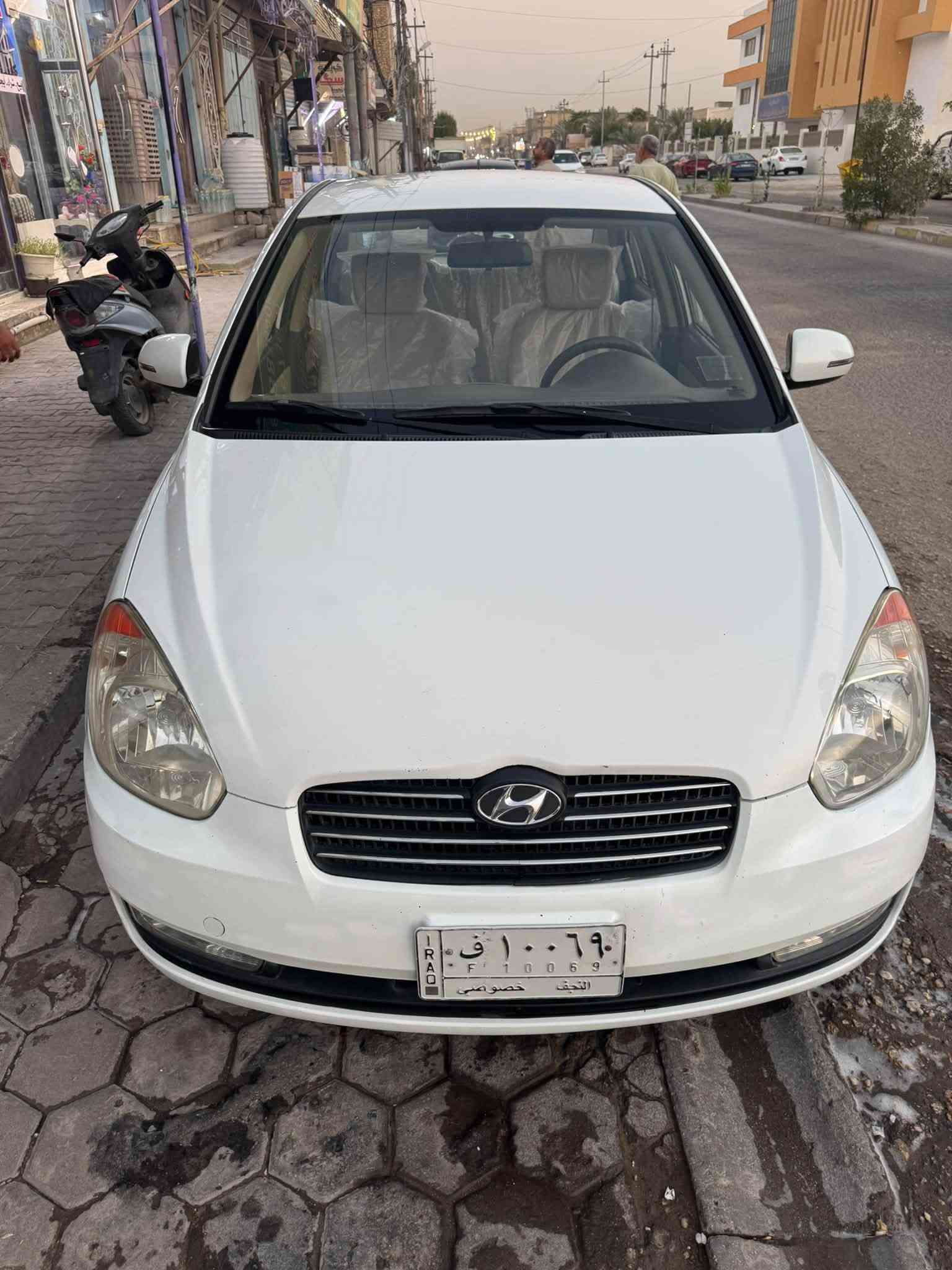 سلام عليكم
اكسنت 2011 خليجي سياره جاهزه من كلشي 
بيه خشم البنيد صبغ فقط بدون دواخل والباقي كفاله 
مكاني النجف الاشرف حي الجزيره والسعر 88 وبيه مجال قليل 
***********
