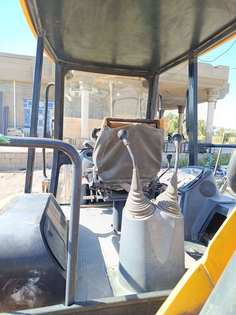 للبيع jcB موديل ١٤  جاهزه دفع رفع خير من الله محرك بي بخار بسيط مكفوله من فطر ولحام بدووون اوراق 
مكان 📍بغداد ابو غريب 
***********

