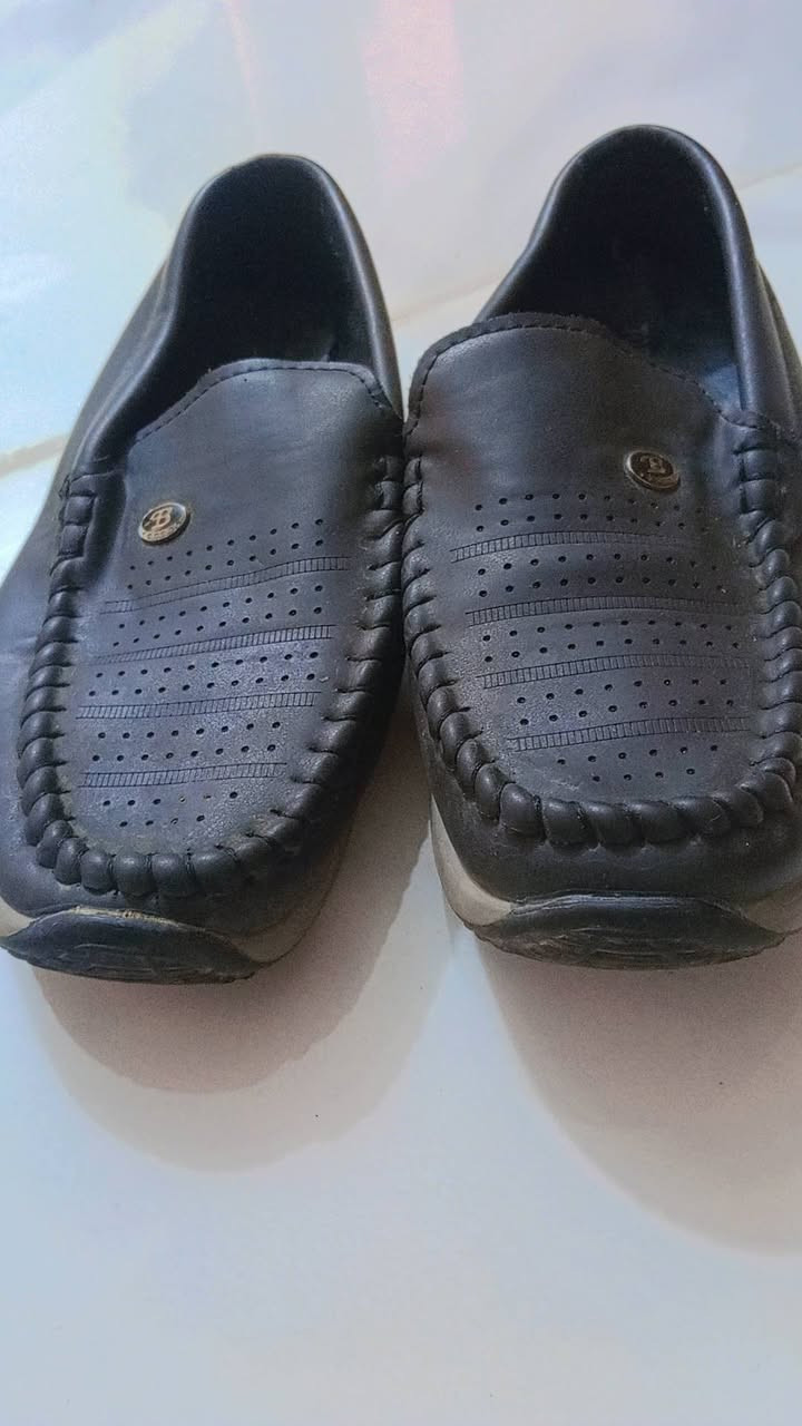 للبيع • ملابس