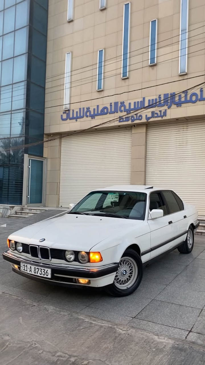 للبيع Bmw735
موديل٩١ رقم بغداد الانكليزي سنويه جديده باسمي تحويل مباشر 
سياره  بدون صبغ بدون تبديل  
محرك كير  شغاله ١٠٠/١٠٠
حداديه جديده طوبه 
تبريد شغال ثلج ويه السويح 
موصفات 
كمبيوتر دبل جكمجه 
سلايد رووف طكيتن
داخل مخمل جديد لوك كراسي مخمل لوك 
بطاين مخمل صاج ملكي ابو الخط 
هوك خلفي بلادي 
مسجل Sony اصلي 
سنتر لوك 
ويل خليه اصلي وتخم تاير جديد 
مري كهرباء 
سياره جديده بمعنى الكلمه. وعليها ادامه كامله بدون اي نقص ترايك مفتوح كلها على وضع الشركه حتى كاعيات الاصليه بيها  
السعر 77$
للاستفسار الاتصال على الرقم ***********
مكاني السيديه حي الاعلام
