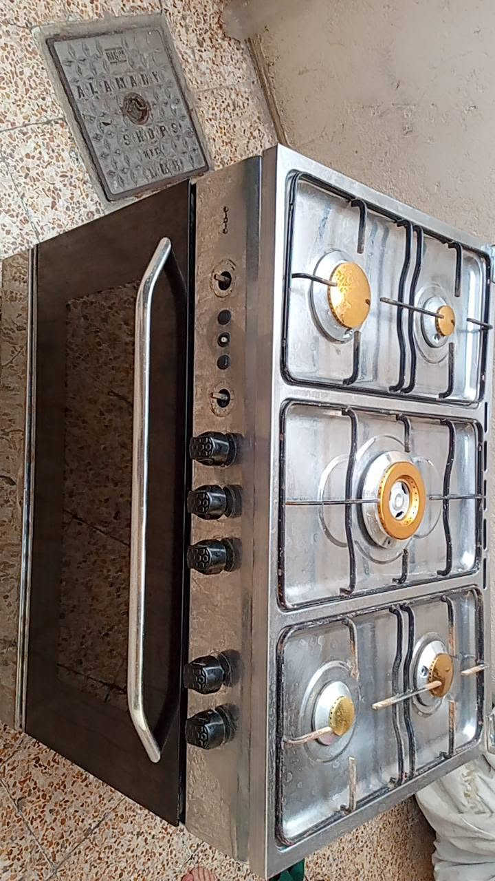 طباخ غاز خمس عيون نارها زركه وحلوه والفرن شغال الفوك والجوه ما بيه اي نقص  شرط الفحص السعر 250البصره القبله رقم الهاتف ***********  هذا الرقم واتساب فقط
