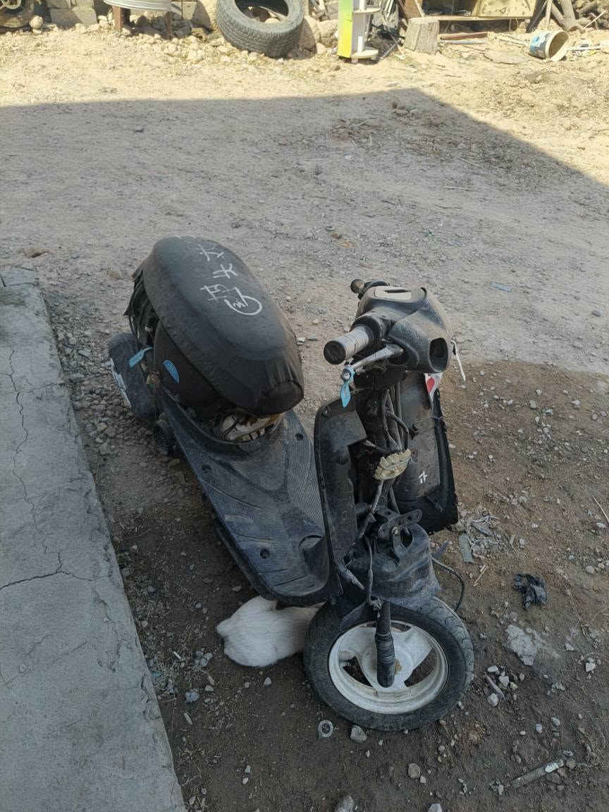 السلام عليكم دراجه نوع بطه متروكة بس شغاله مكاني نجف استفسار *********** النجف, العراق
