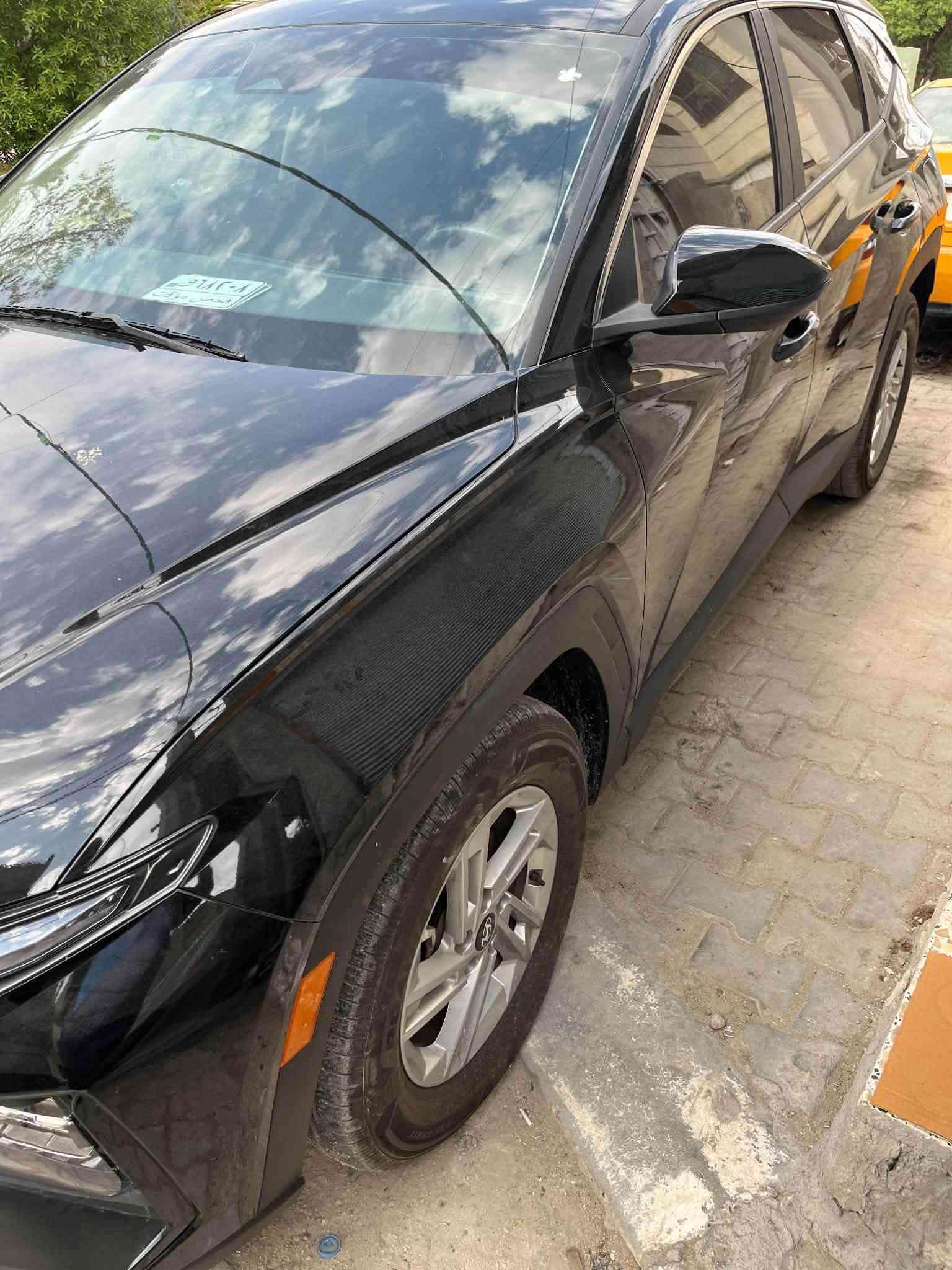 • النوع: Hyundai Tucson
• سنة الصنع: 2025
• الفئة: SE
• نوع الهيكل: SUV / كروس أوفر، 5 أبواب
• المحرك: بنزين 4 سلندر
• سعة المحرك: 2.5 لتر
• القوة: 187 حصان
• العزم: 178 lb-ft تقريباً (حوالي 241 نيوتن.م)
• ناقل الحركة: أوتوماتيك 8 سرعات
• نظام الدفع: أمامي FWD (2WD)
• عدد المقاعد: 5
• مقاس الإطارات: 235/65 R17
• مقاس الجنوط: 17 إنش، 7.0J
• ضغط الإطارات حسب الملصق: 35 PSI أمامي وخلفي
• الوزن الإجمالي المسموح GVWR: 4,717 رطل ≈ 2,140 كغم•
• لون المصنع (Paint Code): TCM
• تاريخ التصنيع الظاهر: 01/2025
• بلد التصنيع: المكسيك
• رقم الـVIN: 3KMJA3DE4SE020770
•وارد أمريكي دخول جديد قبل ايام
•الوحات (بغداد)
• شاشا متصلة 
•سياره اخت زيرو ماشيه قليل
•ضرر خلفي جنطه + خشم جاملغ اليمين امامي فقط لا غير شرط سونار ( مصلحه وكامله)
•صور الضرر في امريكا مرفقة في المنشور

عنوان بغداد الحرية 
التواصل *********** واتساب 
المعرفه السعر ارسل رقم (1)
