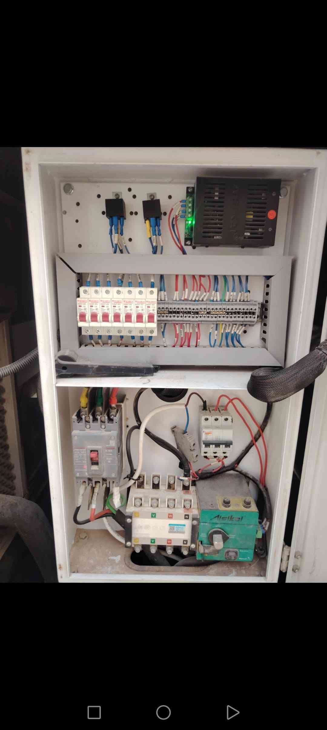 ​نوع المولدة: ماجيك باور (صيني) - مستعملة وبحالة جيدة.
السعة: 50 كيفي (50 kVA).
​الموقع: البصرة - الزبير.
​للتواصل كرار ***********
