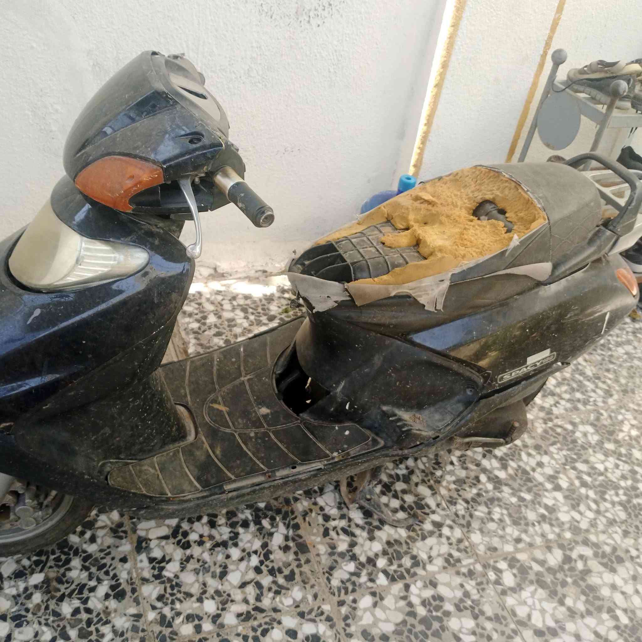 دراجه سبيسي هونده أصليه 
الدراجه متروكه صاله فتره 
ابيع كوم حديد سعر 250 
بغداد حي اور نادي النفط 
***********
