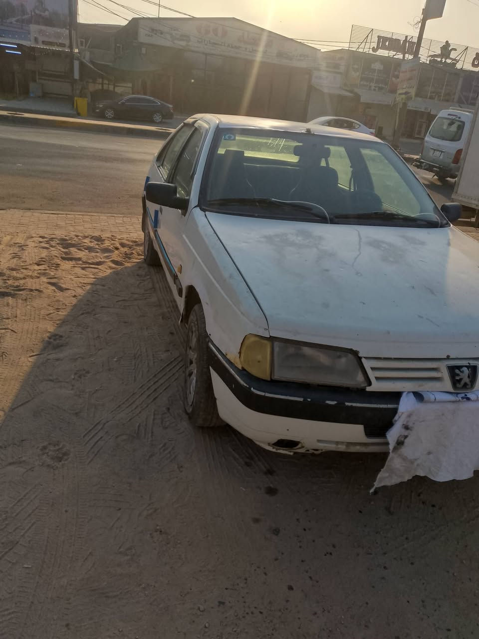 السلام عليكم بيجو روى موديل 2009 خصوصي بيضاء اللون رقم قادسيه جاي اشتغل بمعاملتها حتى احولها باسمي واحول الرقم إنكليزي يعني تشتري رقم إنكليزي باسمي السياره موجوده في بغداد السعر حاضر 20 ورقه اقصاد 26 ورقه 10 مقدم وكل شهر ورقتين مع الضمان رقمي *********** أتصل وادلل محرك وكير وتبريد مكفول السياره على البلاد
