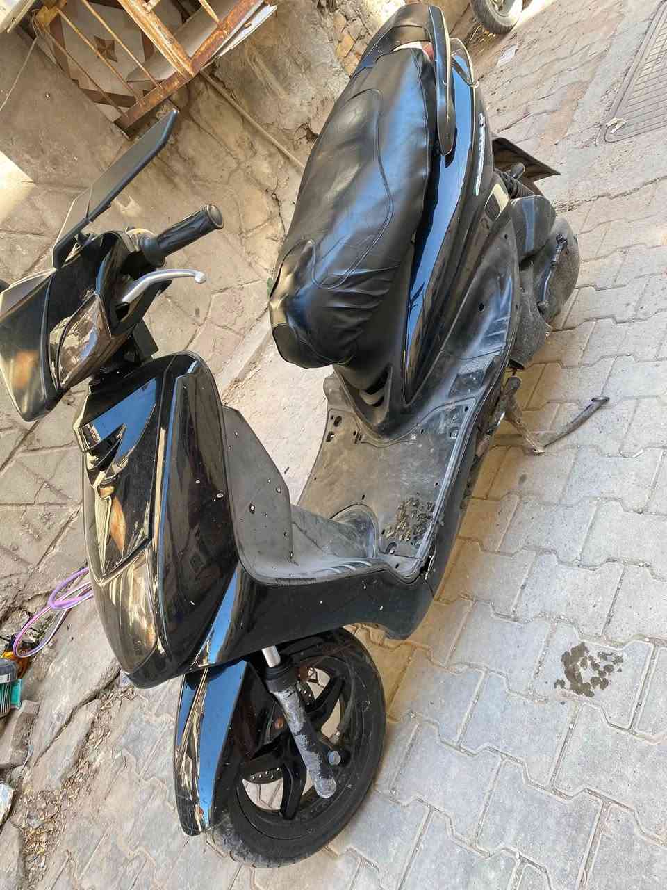 سلام عليكم
سكنس نثيه للبيع 
السعر ٤٠٠وبيها مجال
العنوان بغداد الحريه
الرقم ***********واتساب
